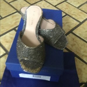 NIB Stuart Weitzman Devlin Shimmering lsandals